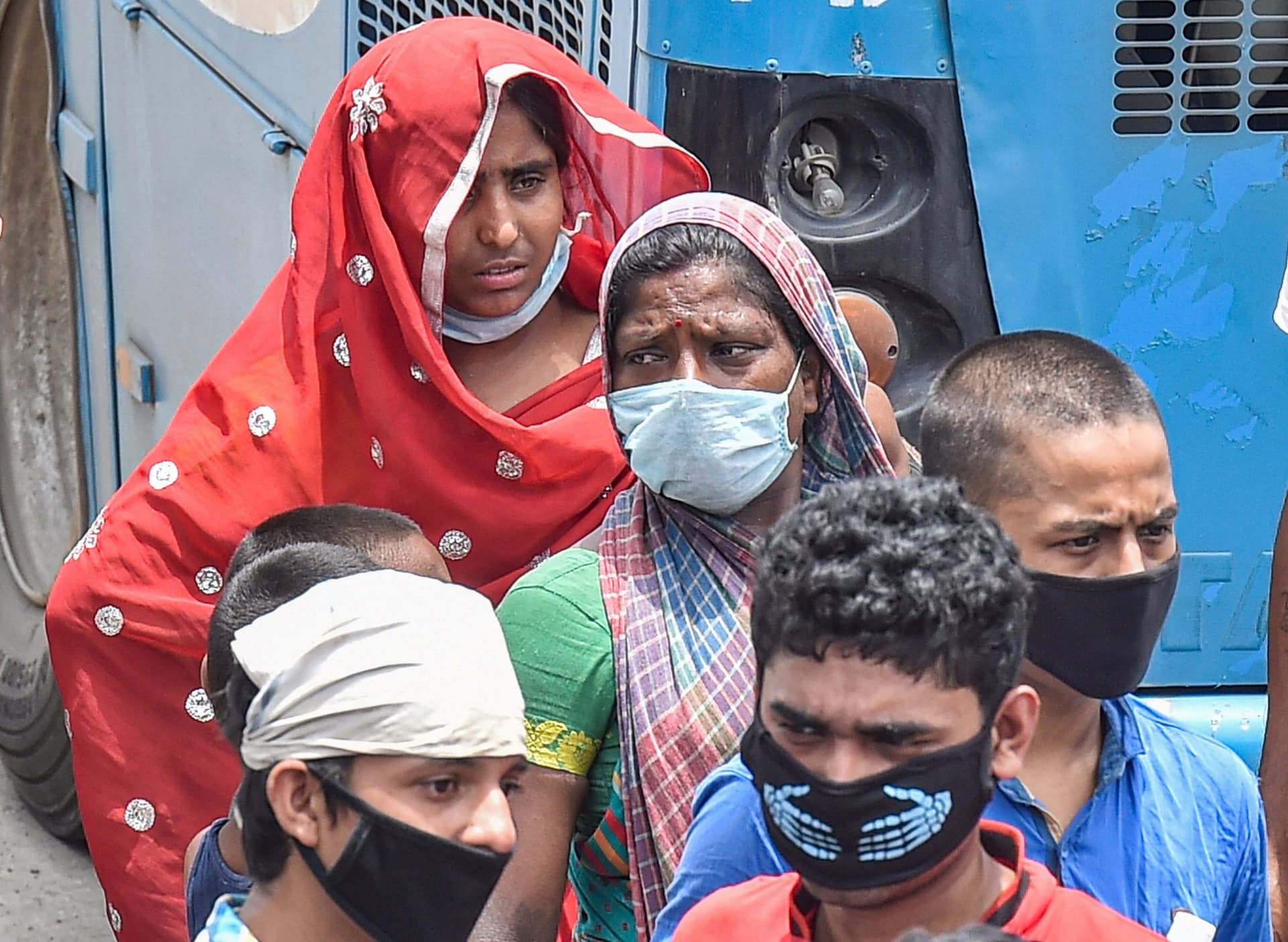 ‘प्रवासियों को लॉकडाउन से पहले जाने दिया होता तो कोविड-19 के मामले इतने न बढ़ते’, जानें स्वास्थ्य विशेषज्ञों ने क्या कहा
