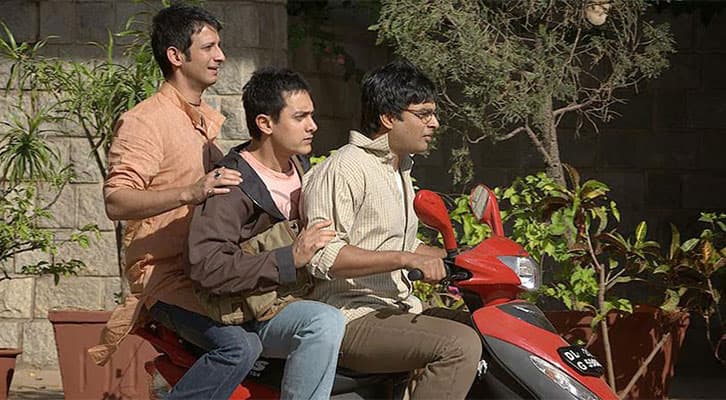 Coronavirus : इस वायरस को उठा ले भगवान…. 3 Idiots का ये वीडियो हो रहा VIRAL