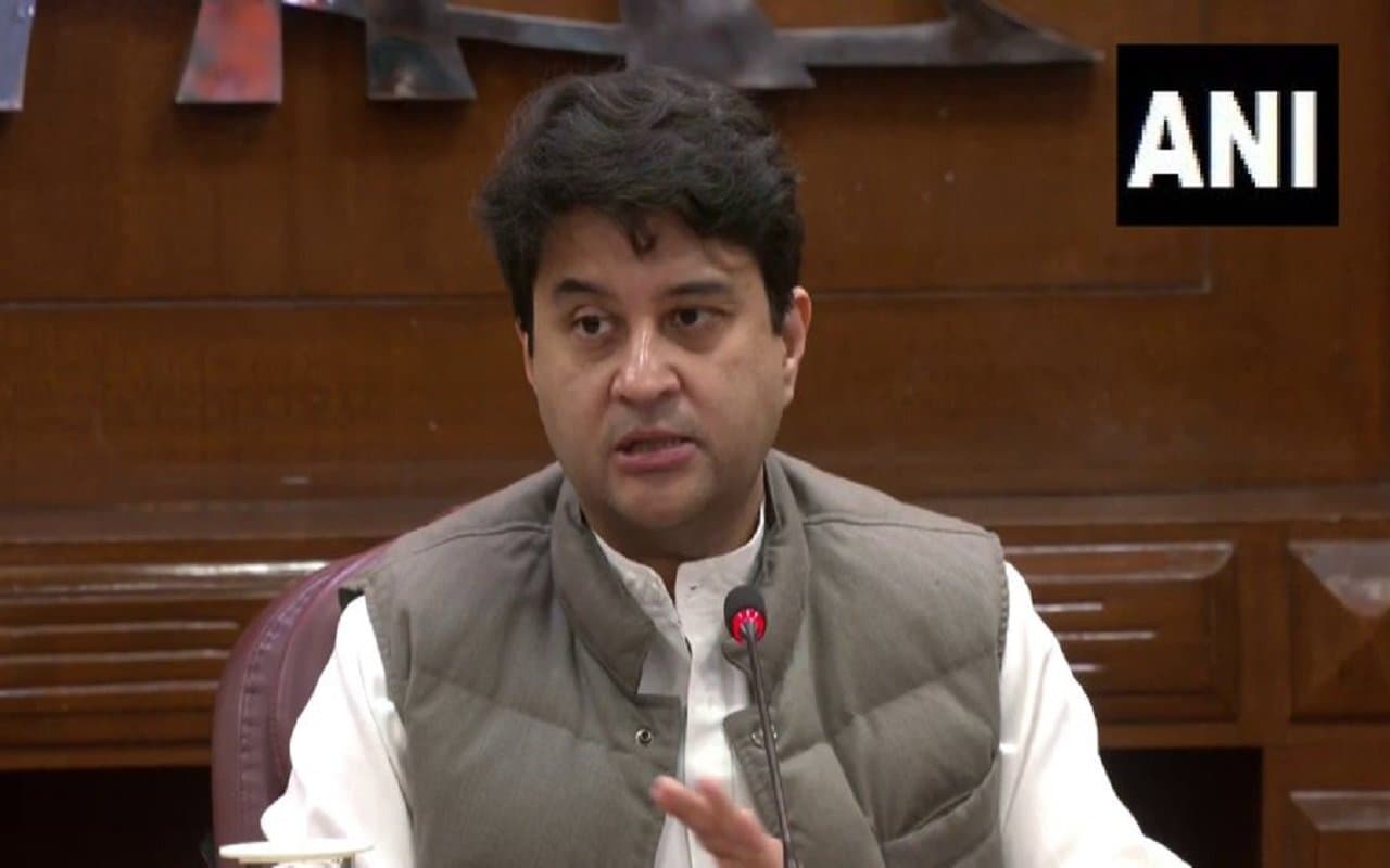 भारत में पक्षियों का विमान से टकराने की घटनाएं कैसे होंगी कम? ज्योतिरादित्य सिंधिया ने दी ये जानकारी