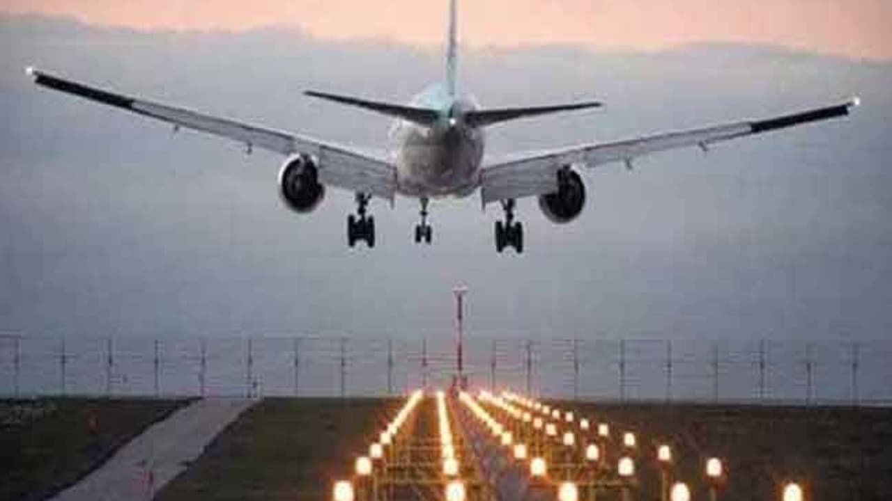 Patna Airport News: कुहासे का दिखा असर, पटना में चार घंटे तक देर से आये और गए विमान