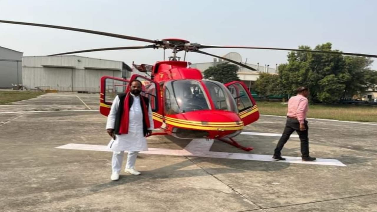 अलीगढ़ में नमाजियों पर हेलीकॉप्टर से होगी पुष्पवर्षा, सपा नेता ने जिलाधिकारी से मांगी अनुमति