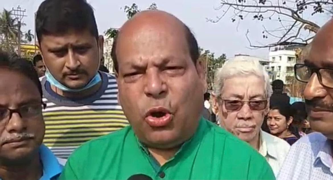सिल्लीगुड़ी के TMC उम्मीदवार ने लगाया ममता बनर्जी पर सुनियोजित हमले का आरोप, उत्तर दिनाजपुर में सड़क जाम सिल्लीगुड़ी के TMC उम्मीदवार ने लगाया ममता बनर्जी पर सुनियोजित हमले का आरोप, उत्तर दिनाजपुर में सड़क जाम