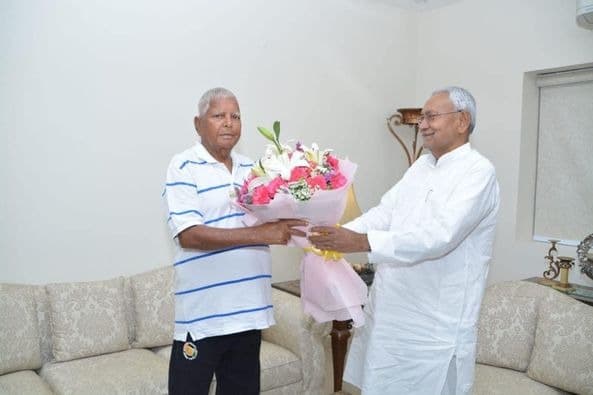 तेजस्वी यादव के साथ अचानक मुख्यमंत्री आवास पहुंच गए लालू यादव, बंद कमरे में सीएम नीतीश कुमार से हुई खास बात