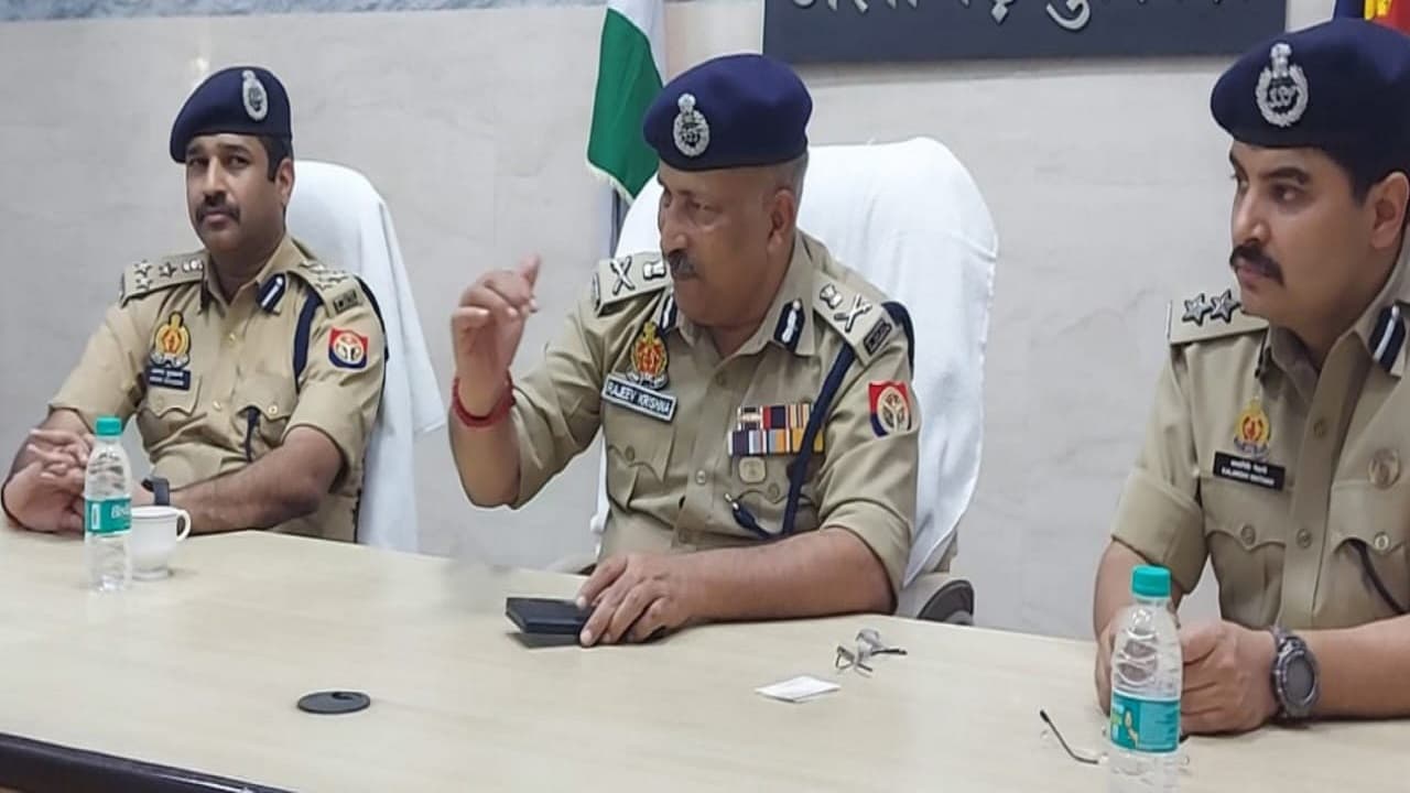 अलीगढ़ एडीजी राजीव कृष्ण ने दीपक रतन को दी श्रद्धांजलि, कहा- पुलिस की नौकरी में ‘टेंशन नेचर ऑफ जॉब है’