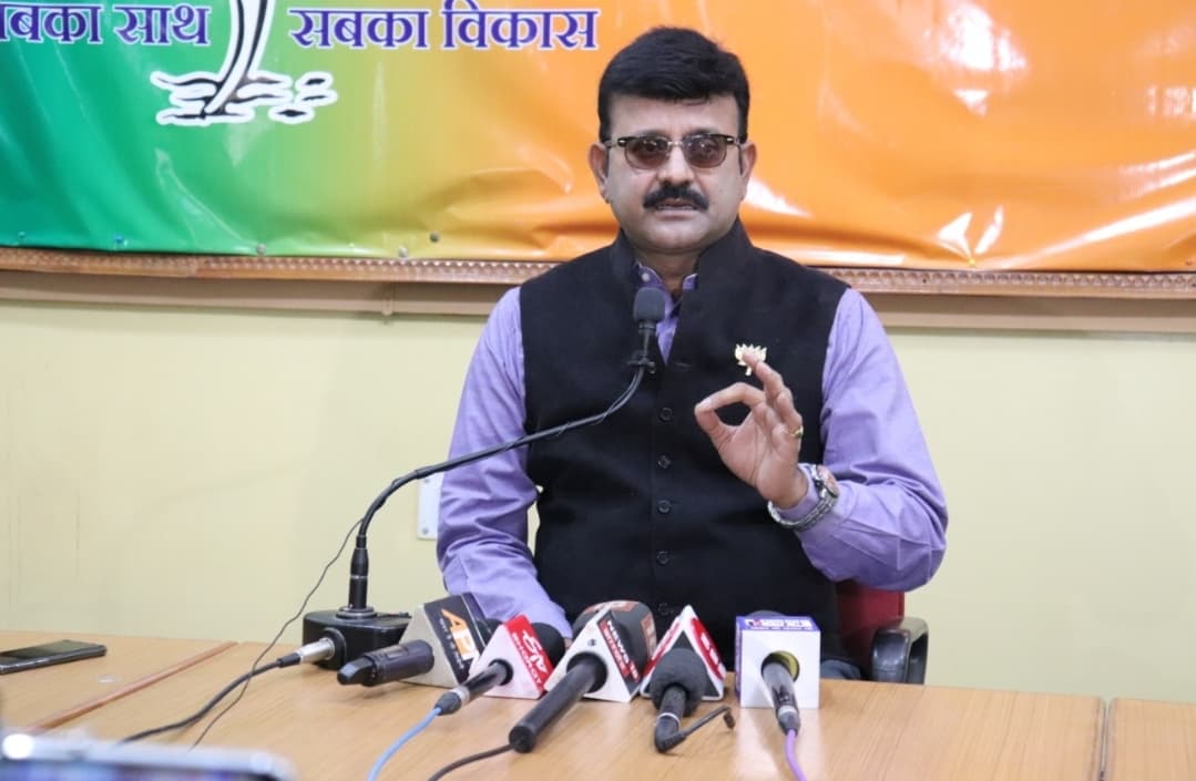 दबाव में आकर झारखंड सरकार ने शिक्षण संस्थानों,मॉल पार्क,सिनेमाघरों को बंद करने का फैसला लिया : भाजपा