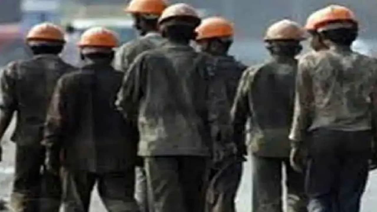 Sarkari Naukri: फायरमैन भर्ती परीक्षा देने पहुंचे 4 परीक्षार्थी OMR शीट के साथ फरार, 21 नकलची गिरफ्तार