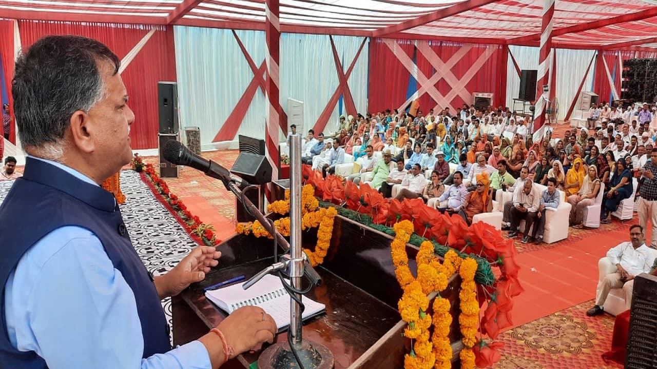 बासमती धान की वैज्ञानिक खेती उपयोगी, अलीगढ़ में किसानों को कृषि उत्पादन आयुक्त ने बताये अच्छी पैदावार के गुर