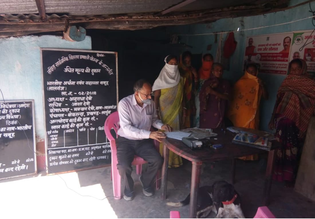 बिहार में आज से बिना पैसा लिये मिलने लगा सरकारी राशन, पीडीएस दुकानों पर दिखी भीड़