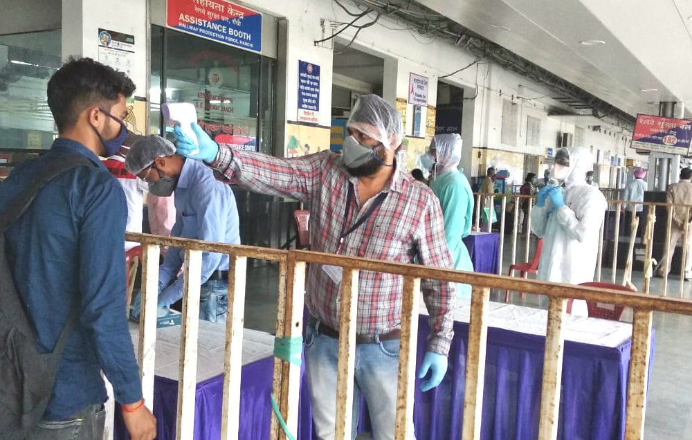 रांची और हटिया रेलवे स्टेशन से रवाना हुई दो स्पेशल ट्रेन, बरती गयीं ये सावधानियां…