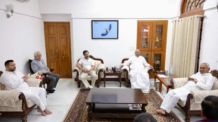 खरगे के घर पर राहुल गांधी से मिले नीतीश कुमार, एकजुटता मामले में विपक्षी दलों ने बढ़ाये एक कदम
