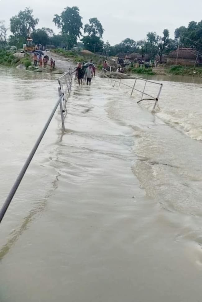 पुल क्षतिग्रस्त, यातायात की बनी है समस्या, बरसात में डायवर्सन बह जाने से ठप पड़ जाता है आवागमन