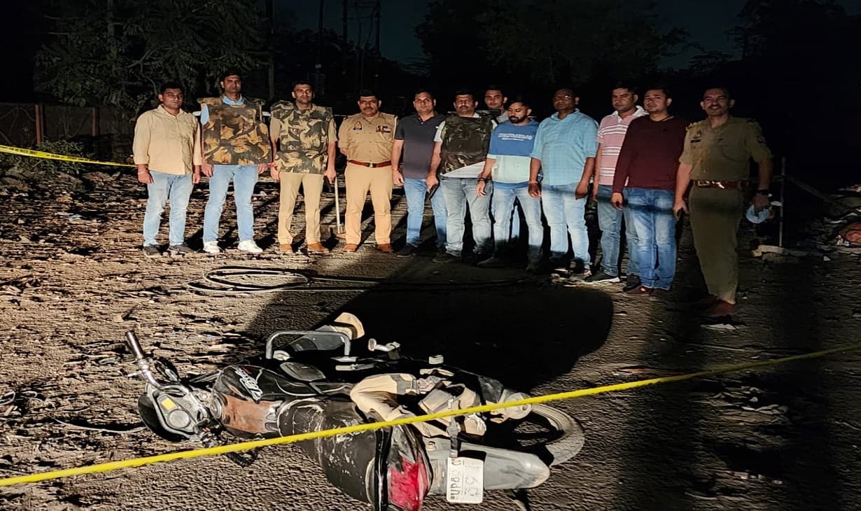 आगरा में पुलिस और बदमाशों के बीच मुठभेड़, एक को लगी गोली, दूसरा साथी भी अरेस्ट