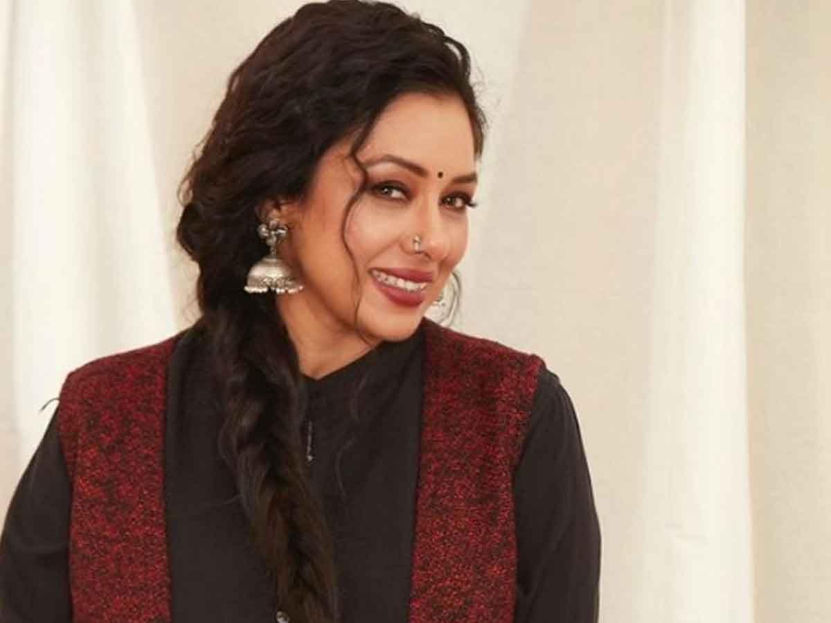 Anupamaa फेम रुपाली गांगुली पैपराजी को देख भागी, फोटोज लेने से भी किया मना, जानिए पूरा मामला