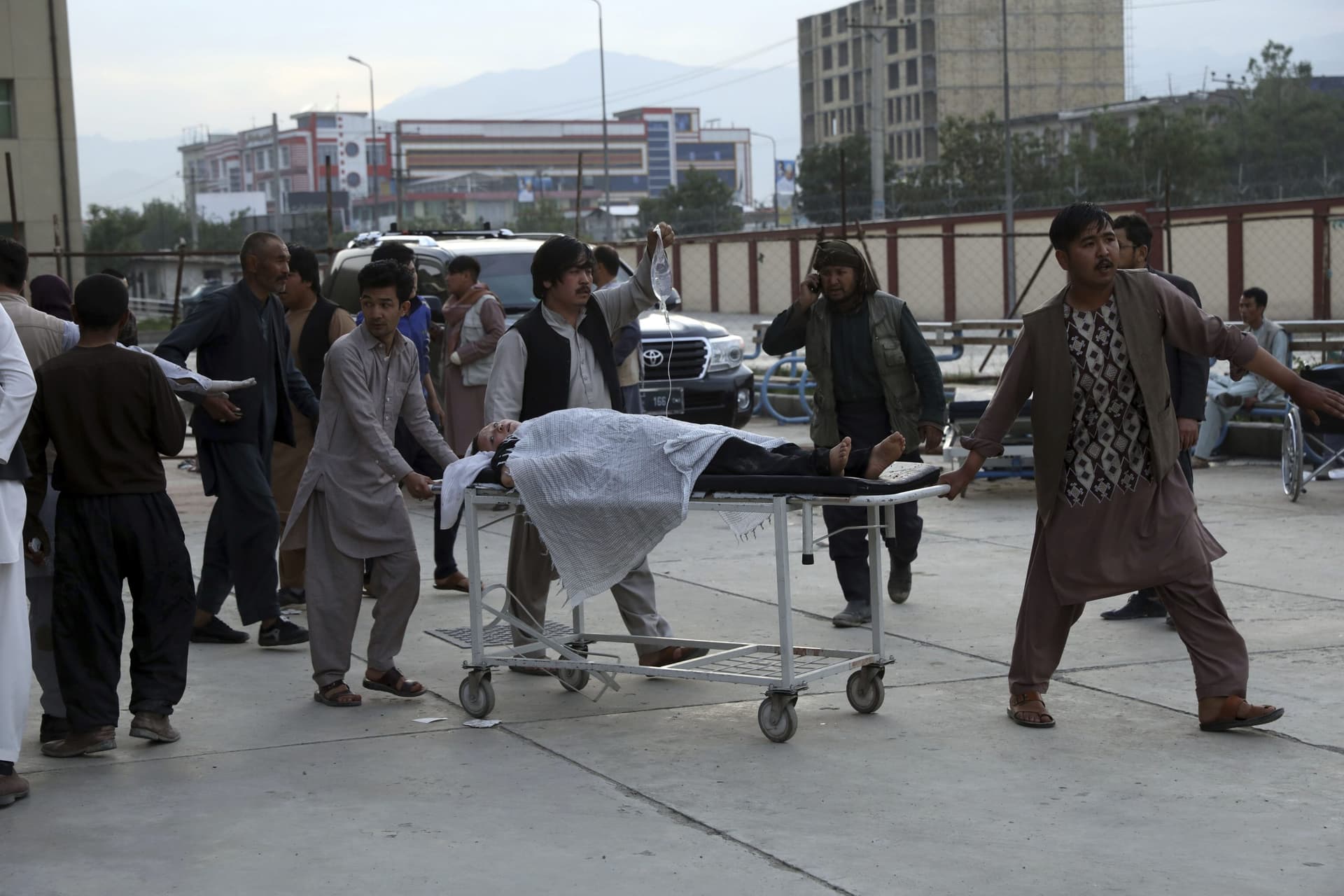 Afghanistan Blast : आखिर किसने मारा इन स्कूली बच्चियों को? काबुल बम धमाके में 50 की मौत
