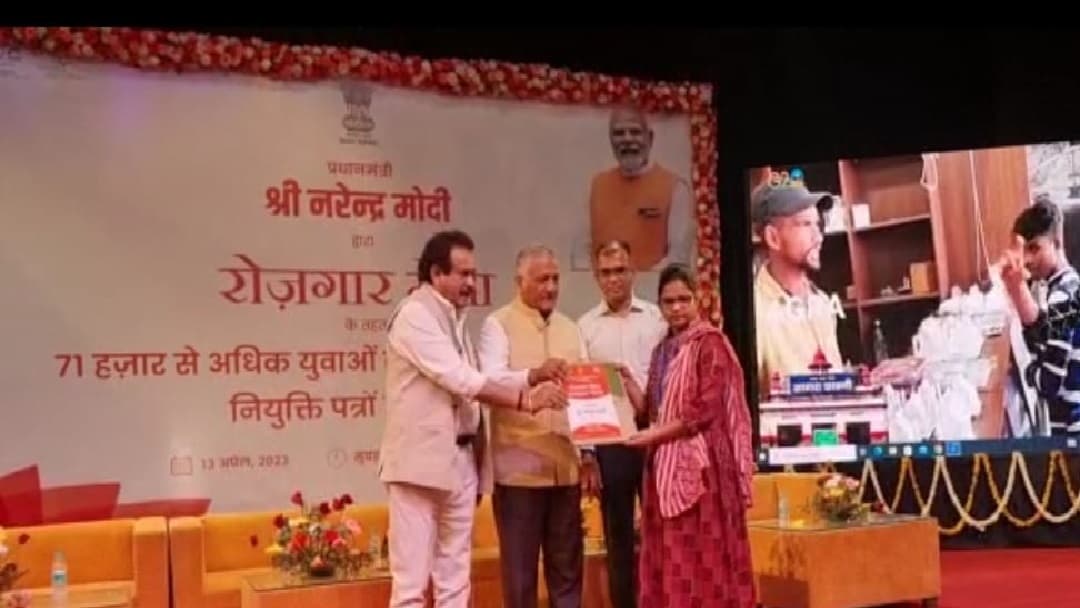 आगरा में जनरल विजय कुमार सिंह ने 235 अभ्यर्थियों को बांटे नियुक्ति पत्र, पीएम मोदी ऑनलाइन रहे शामिल