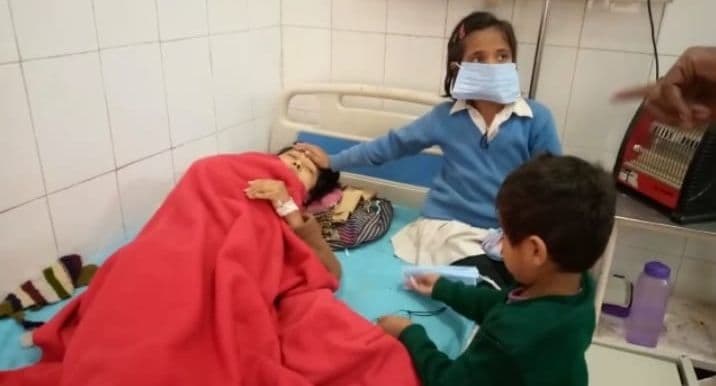 Agra News: 9 साल की बेटी बनी ‘श्रवण कुमार’, बीमारी से जूझ रही मां की सेवा करने के साथ परिवार रही संभाल