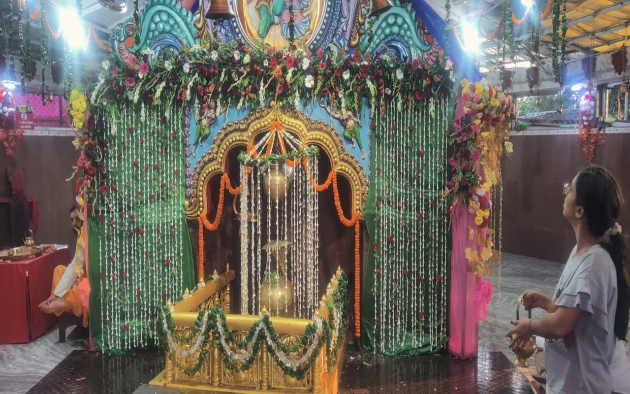 Sawan 2023: पहली सोमवारी को लेकर खूंटी के आम्रेश्वर धाम मंदिर में विशेष सजावट, पुलिस प्रशासन अलर्ट