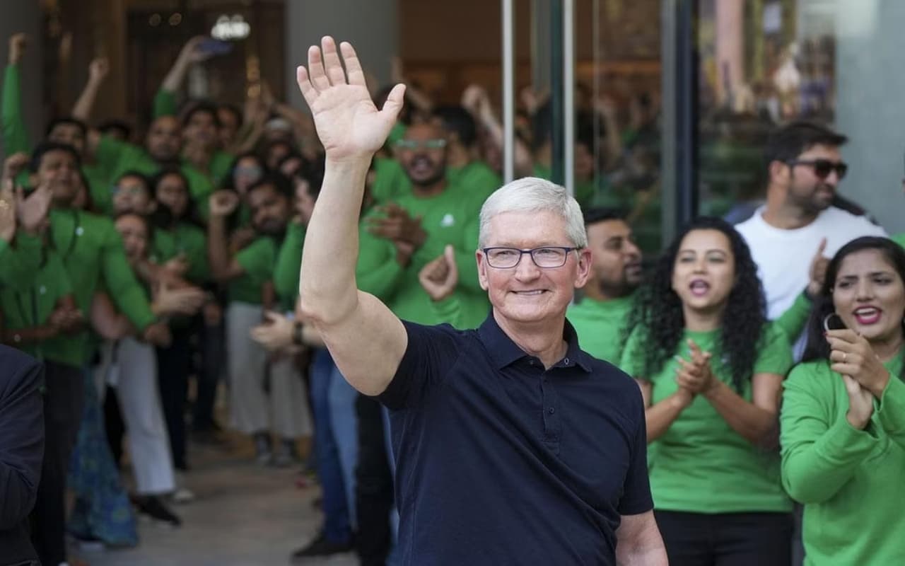 Apple Store In India: मुंबई में ऐपल का पहला स्टोर खोलने के बाद टिम कुक ने किया ‘एनर्जी’ से भरा यह ट्वीट