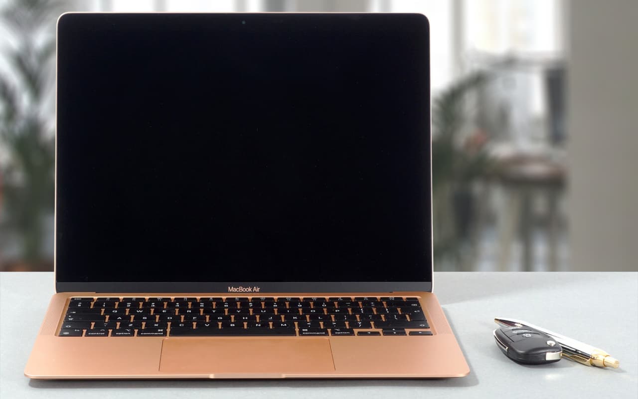 Apple MacBook को आधी कीमत पर खरीदने का मौका, यहां मिलेंगे जबरदस्त डील्स