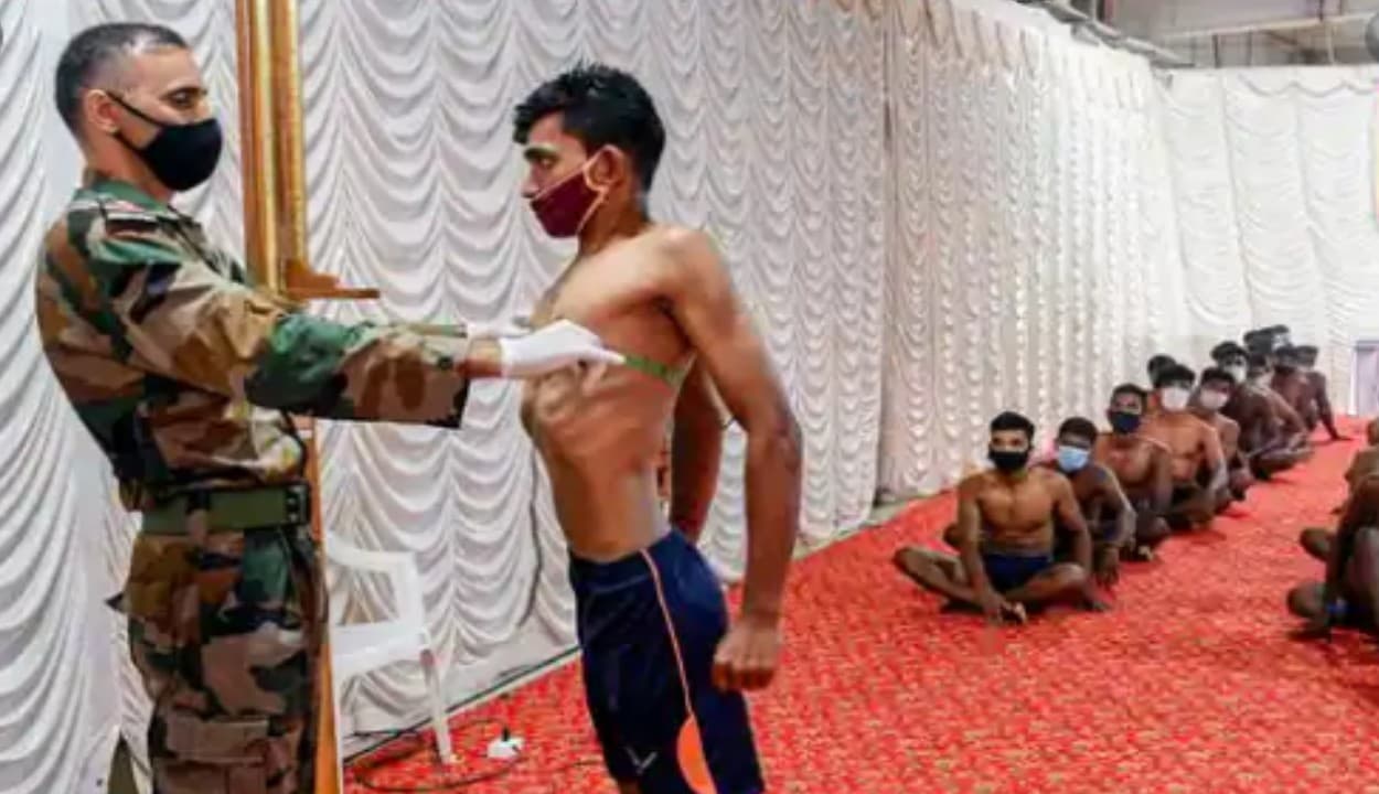 मुजफ्फरपुर सेना भर्ती कार्यालय पहुंचकर युवा ले सकते जानकारी, बोले- कर्नल जसरोटिया बहकावे में नहीं आएं