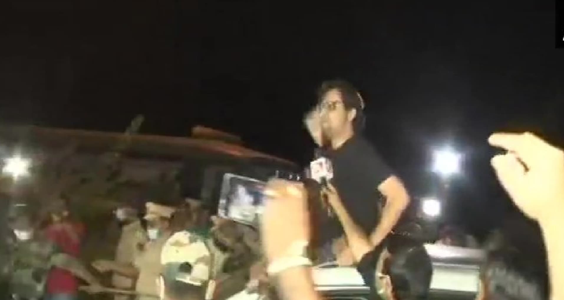 Watch Video : जेल से बाहर निकलते ही अर्णब गोस्वामी का उद्धव सरकार के खिलाफ ‘हल्ला बोल’