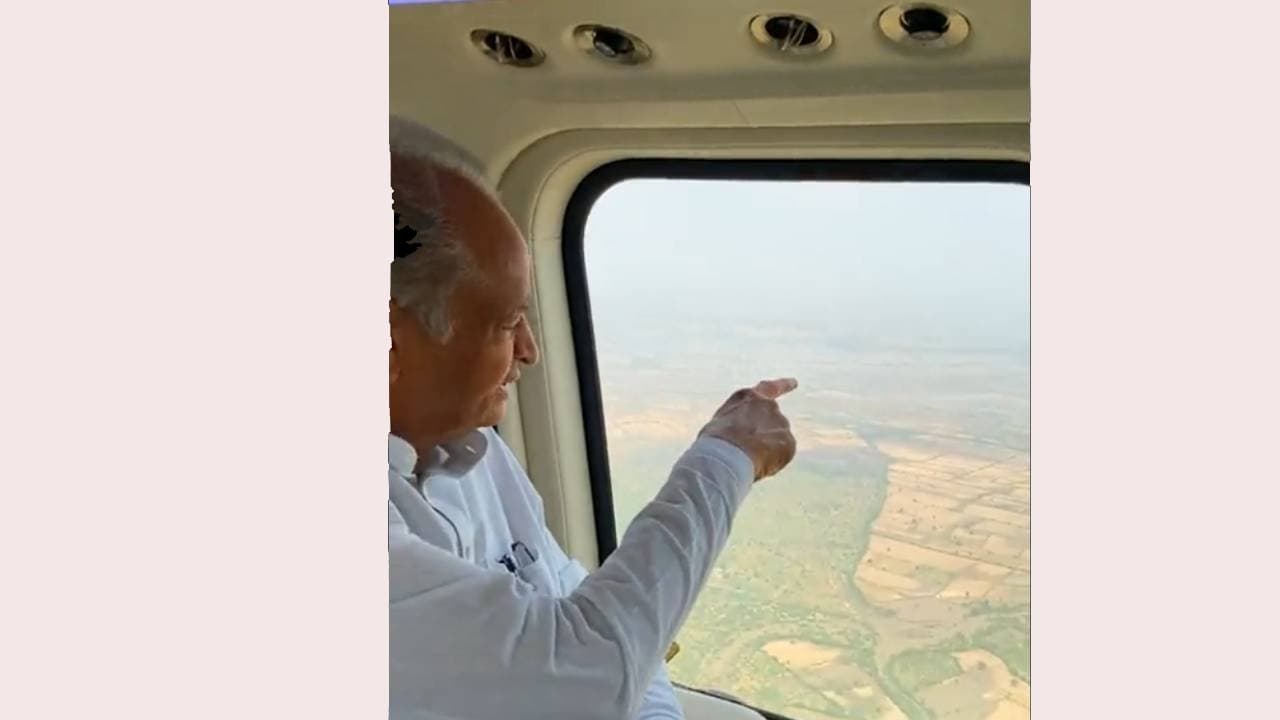 सीएम अशोक गहलोत ने बिपरजॉय प्रभावित इलाकों का किया हवाई सर्वे, लोगों से की बात
