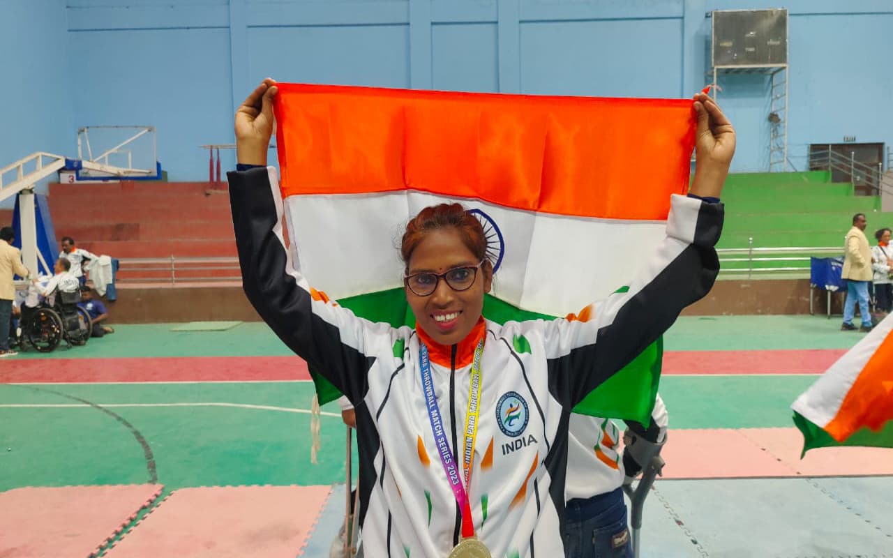 PHOTOS: पैरा थ्रो बॉल चैंपियनशिप में गुमला की असुंता टोप्पो का हुआ है चयन, मलयेशिया जाने के नहीं हैं पैसे