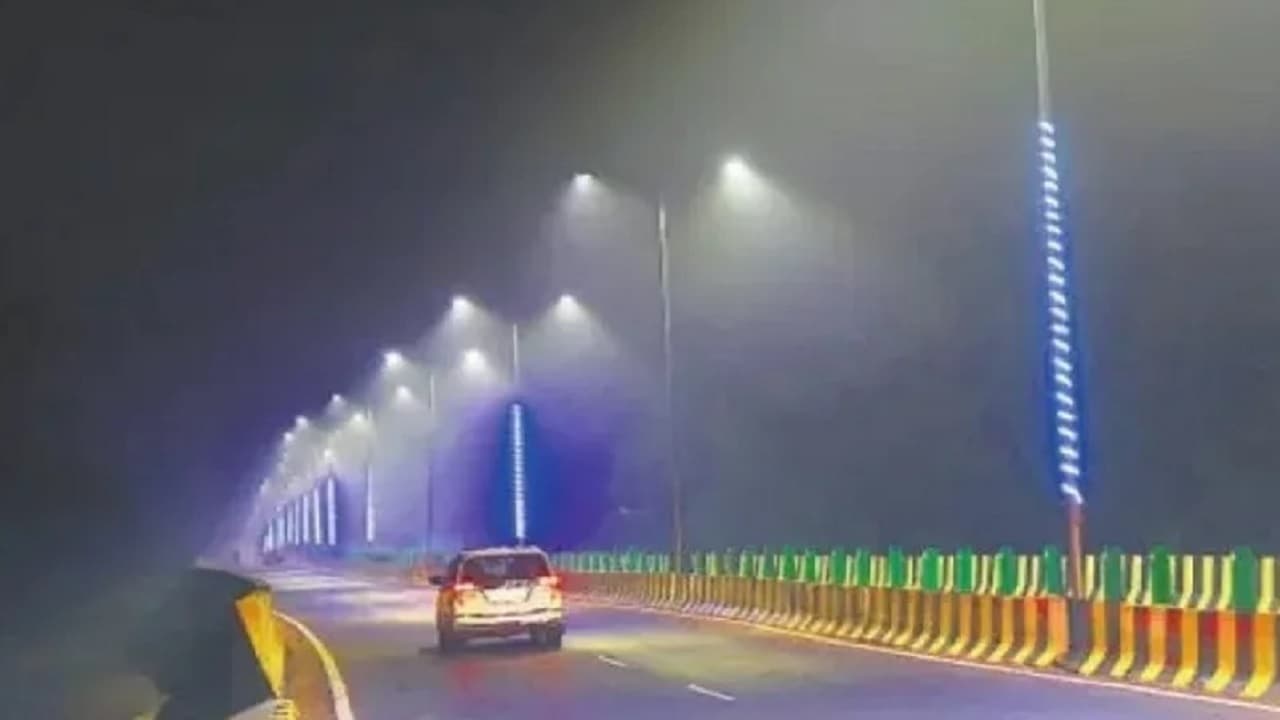 Bihar News: पटना के अटल पथ पर तेज रफ्तार में गाड़ी दौड़ाने वालों सावधान! जेब ढीली करेगी ये मशीन Bihar News: पटना के अटल पथ पर तेज रफ्तार में गाड़ी दौड़ाने वालों सावधान! जेब ढीली करेगी ये मशीन