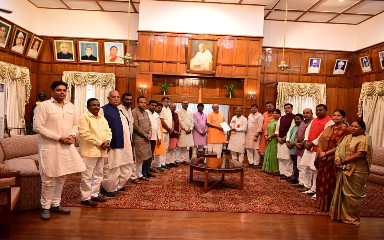 झारखंड प्रतियोगी परीक्षा विधेयक-2023 को बीजेपी ने काला कानून करार दिया, राज्यपाल से मिलकर सौंपा ज्ञापन