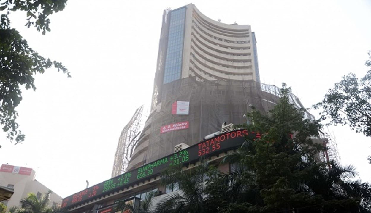 बीते सप्ताह सेंसेक्स की शीर्ष 10 कंपनियों का बाजार पूंजीकरण 3.91 लाख करोड़ रुपये घटा