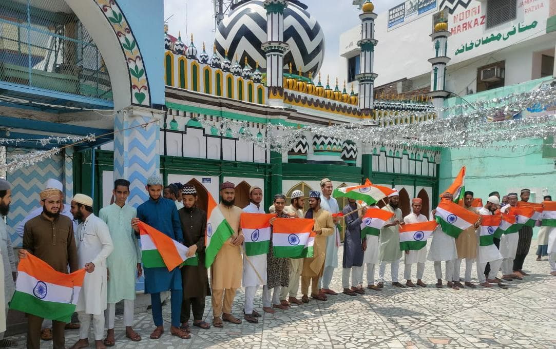 Har Ghar Tiranga: बरेली में हर घर-दुकान पर दिखने लगा तिरंगा, दरगाह आला हज़रत पर भी आजादी का जश्न
