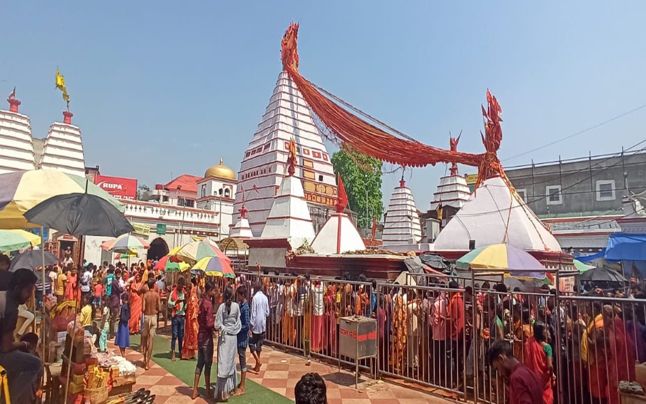 Buddha Purnima: बासुकीनाथ मंदिर में भक्तों की भीड़ उमड़ी, 85 हजार श्रद्धालुओं ने फौजदारीनाथ पर किया जलार्पण