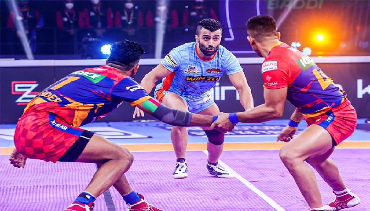 Pro Kabaddi: प्रदीप नरवाल का नहीं चला जादू, बंगाल वॉरियर्स ने यूपी योद्धा को 38-33 से हराया Pro Kabaddi: प्रदीप नरवाल का नहीं चला जादू, बंगाल वॉरियर्स ने यूपी योद्धा को 38-33 से हराया