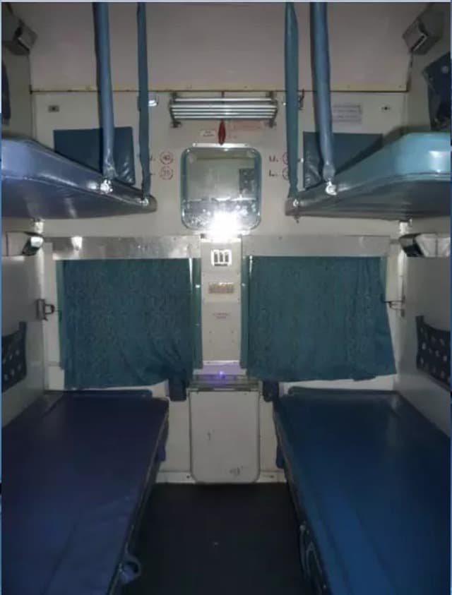 Middle Berth Rules: क्या है मिडिल बर्थ का नियम, जानिए सोने का सही समय, कितने बजे तक TTE टिकट चेक कर सकता है