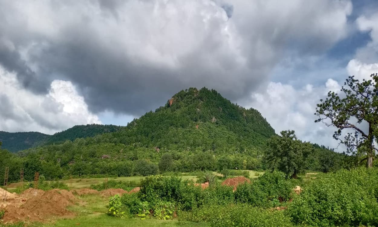 बड़कागांव के बुढ़वा महादेव पहाड़ के पास पुलिस- नक्सली मुठभेड़, घंटों हुई फायरिंग
