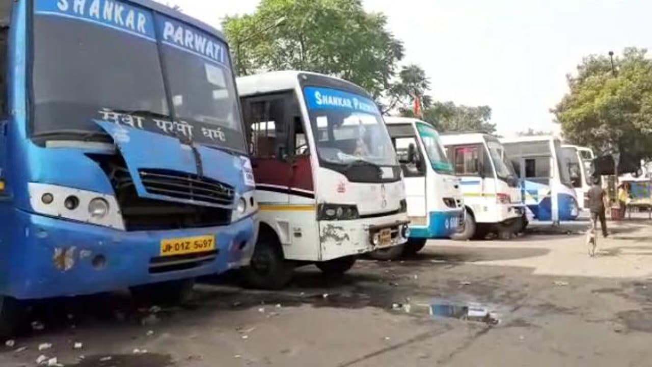 कोरोना के नाम पर अधिक भाड़ा लेनेवाले पर परिवहन विभाग की कार्रवाई, 72 बसों पर लगा जुर्माना, 11 बसें जब्त