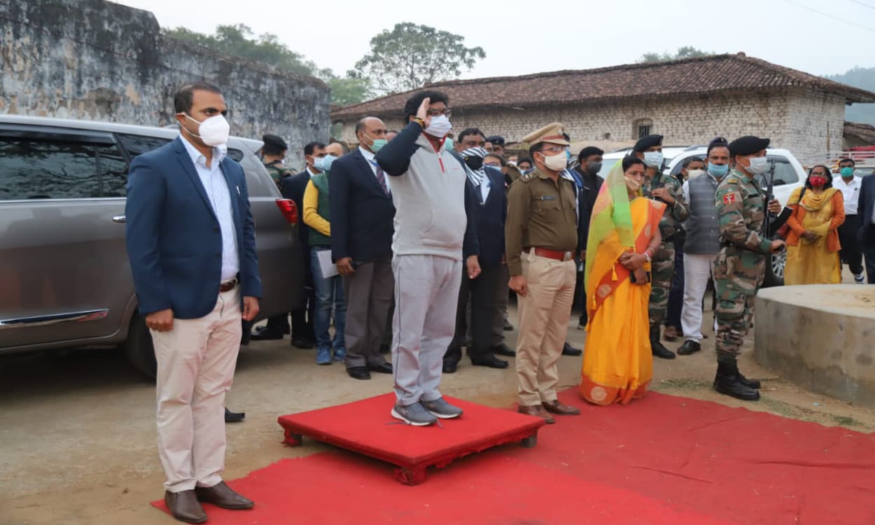 सीएम हेमंत सोरेन 2 दिवसीय रामगढ़ दौरे पर पैतृक घर नेमरा पहुंचे, सोहराय पर्व व शहादत दिवस कार्यक्रम में करेंगे शिरकत