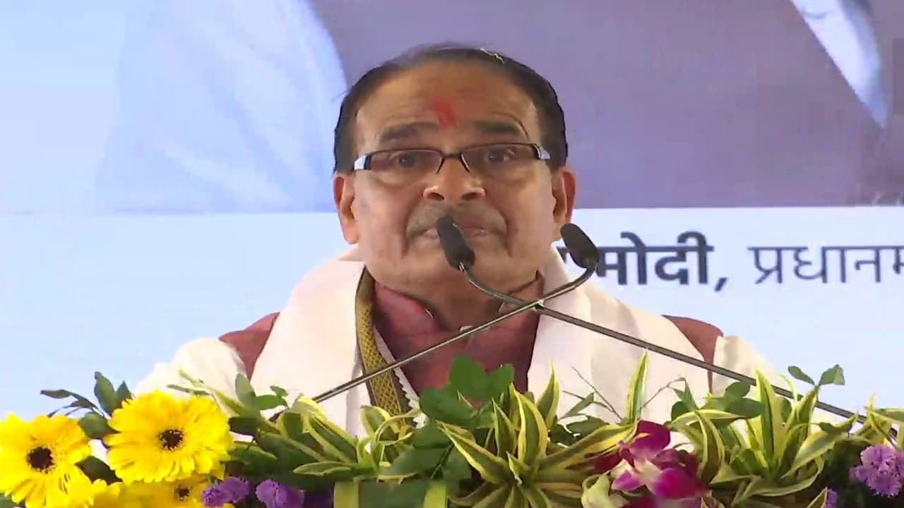 Ramcharitmanas: ‘स्कूलों में पढ़ाएंगे रामायण, गीता और महाभारत’, विवादों के बीच CM शिवराज सिंह चौहान का ऐलान