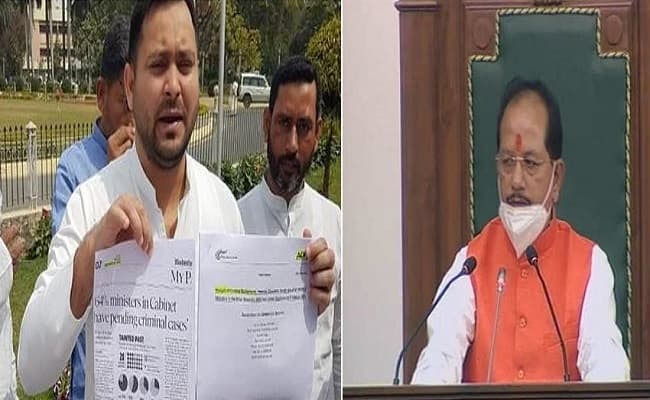 Urfi Javed पीली साड़ी में कैटरीना कैफ को टक्कर देती आई नजर, टिप-टिप बरसा पानी पर दिखाया ग्लैमरस अंदाज