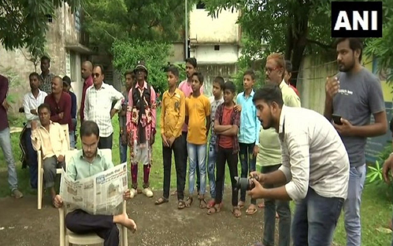Chhattisgarh: नक्सल प्रभावित छत्तीसगढ़ का एक ऐसा गांव, जहां नौकरी छोड़ YouTube से लाखों कमा रहे युवा