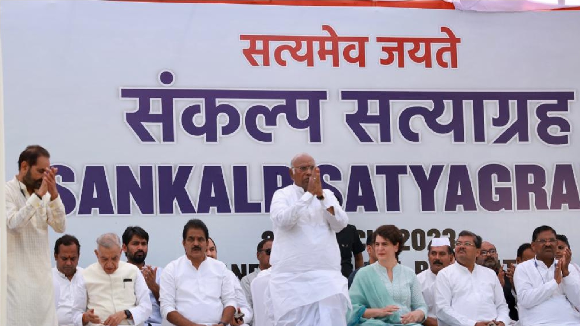 काले कपड़े पहनकर संसद जायेंगे कांग्रेसी सांसद? राहुल गांधी और अदाणी मुद्दे पर जोरदार हंगामे की तैयारी