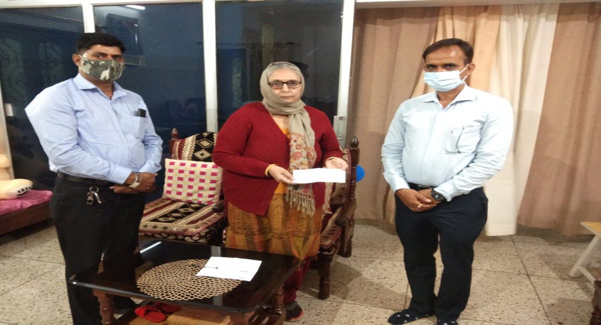 Jharkhand News: कोरोना काल में शहीद हुए दो डॉक्टर्स के परिजनों को Mankind Pharma ने दिया 5-5 लाख का चेक