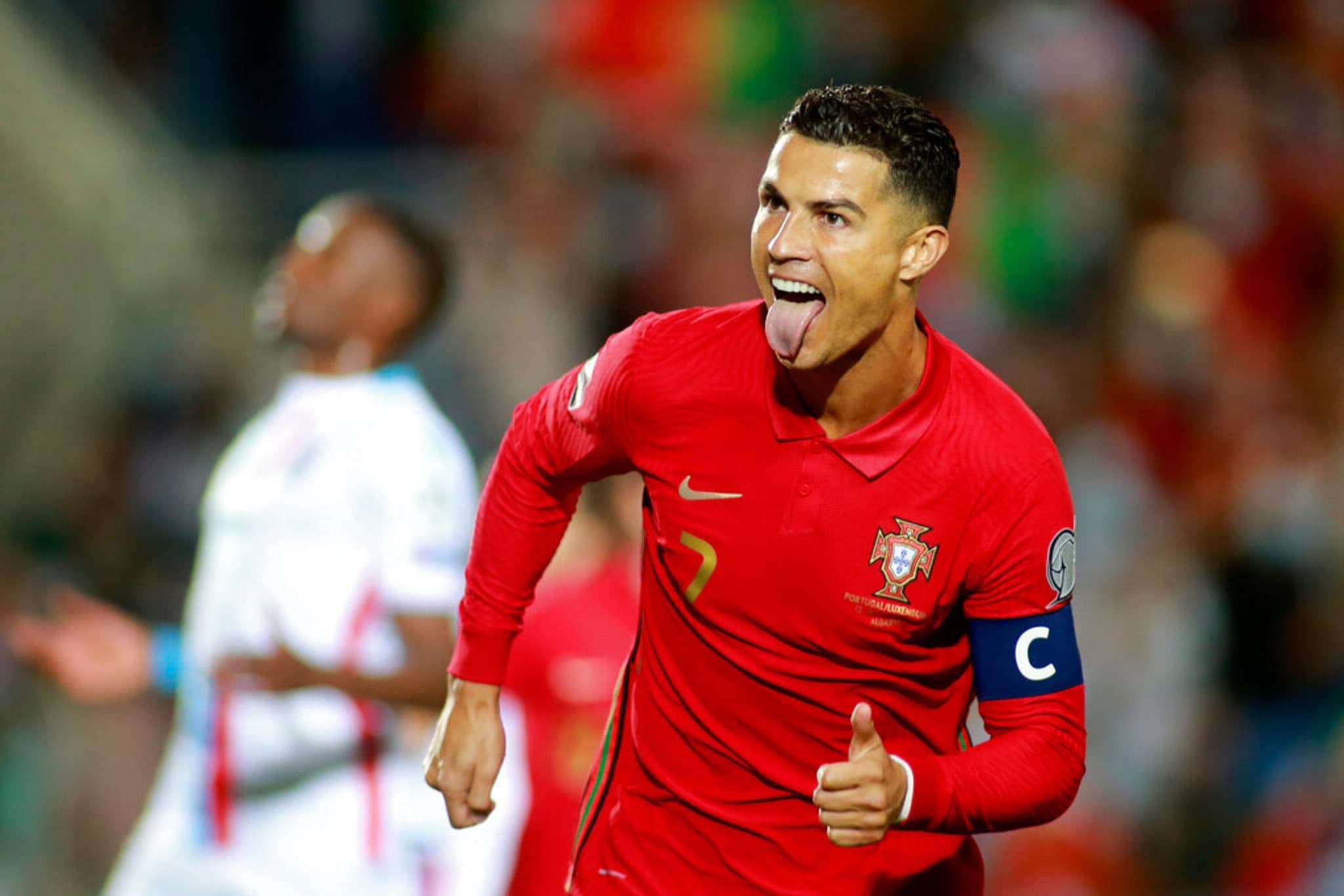 Watch: क्रिस्टियानो रोनाल्डो ने गुस्से में कैमरामैन पर फेंका पानी, वीडिया सोशल मीडिया पर वायरल