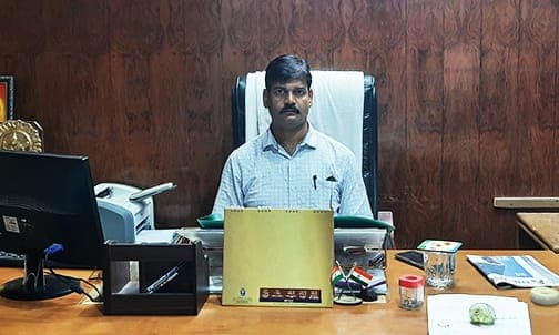 Aligarh News: अलीगढ़ के डीएस कॉलेज के प्रिंसिपल का निलंबन रद्द, अब कॉलेज मैनेजमेंट किया जा सकता है भंग