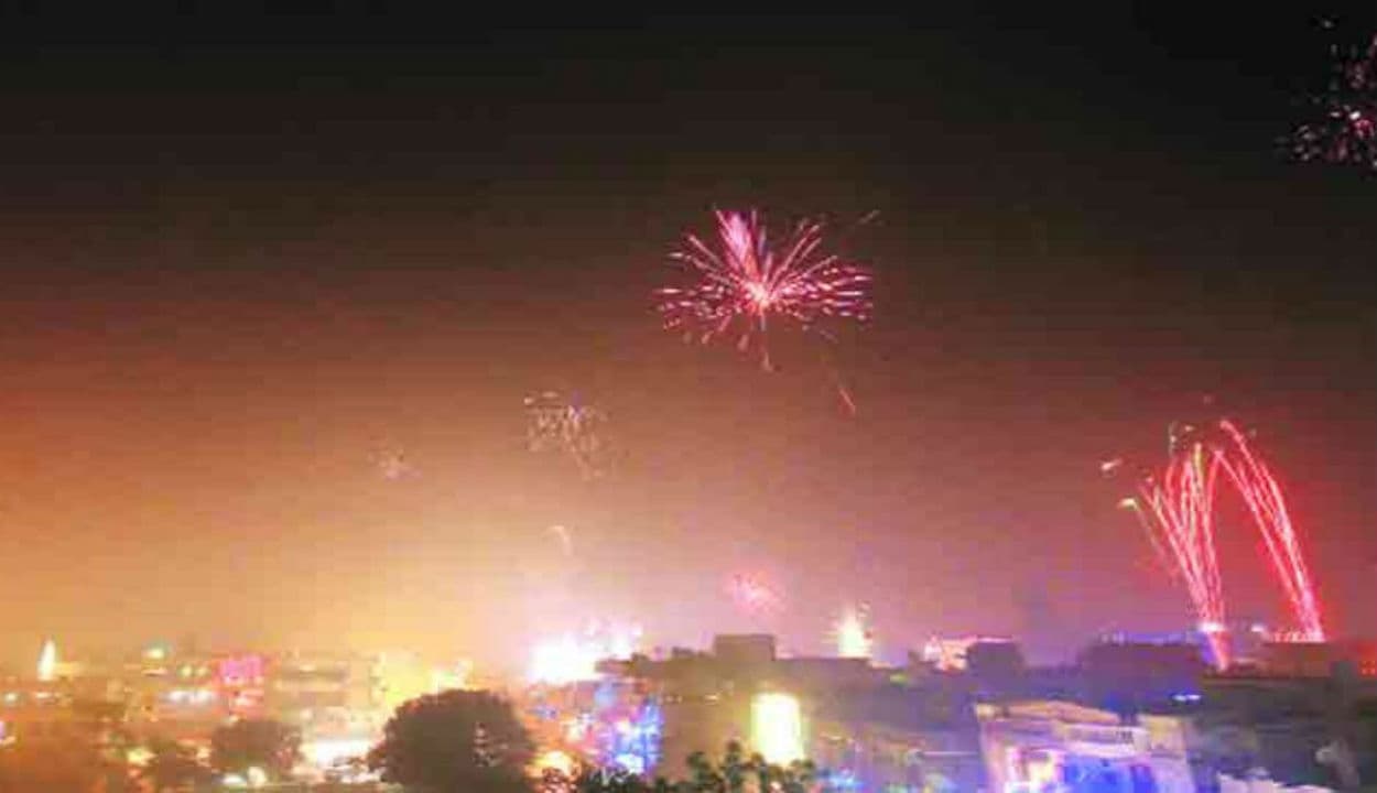 Delhi-NCR Air Pollution : दिवाली के दिन दिल्ली-एनसीआर में खतरनाक स्तर पर पहुंचा वायु प्रदूषण, अगले दो दिन स्थिति रह सकती है ‘गंभीर’
