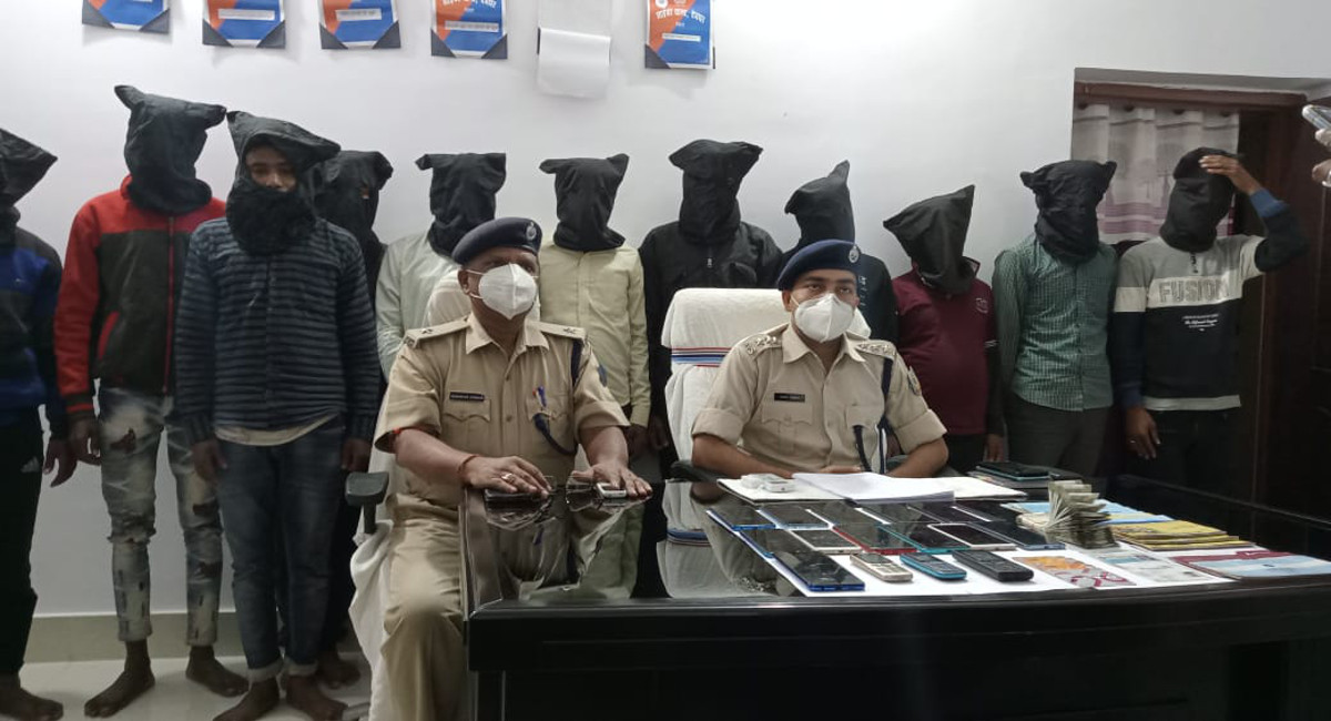 Jharkhand Crime News: सोशल साइट में विज्ञापन देकर ठगी करने का मामला, देवघर में 11 साइबर क्रिमिनल्स गिरफ्तार