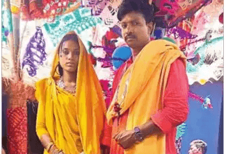 शराबबंदी मामले में प्रधान गया जेल, गांव में प्रधान के बिना रुकी हुई है शादी, बराती ने डाला डेरा शराबबंदी मामले में प्रधान गया जेल, गांव में प्रधान के बिना रुकी हुई है शादी, बराती ने डाला डेरा