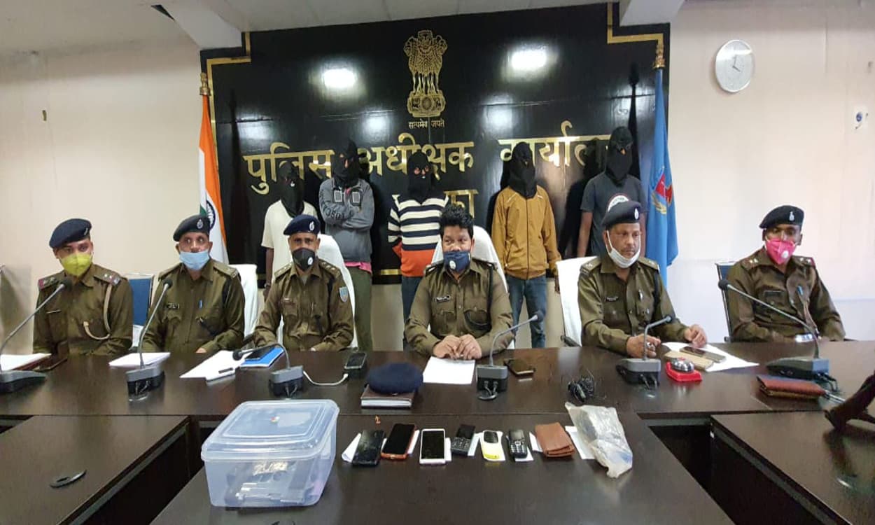 पत्थर कारोबारी से 41 लाख की रंगदारी मांगने के मामले में मुन्ना राय 4 सहयोगियों के साथ गया जेल पत्थर कारोबारी से 41 लाख की रंगदारी मांगने के मामले में मुन्ना राय 4 सहयोगियों के साथ गया जेल