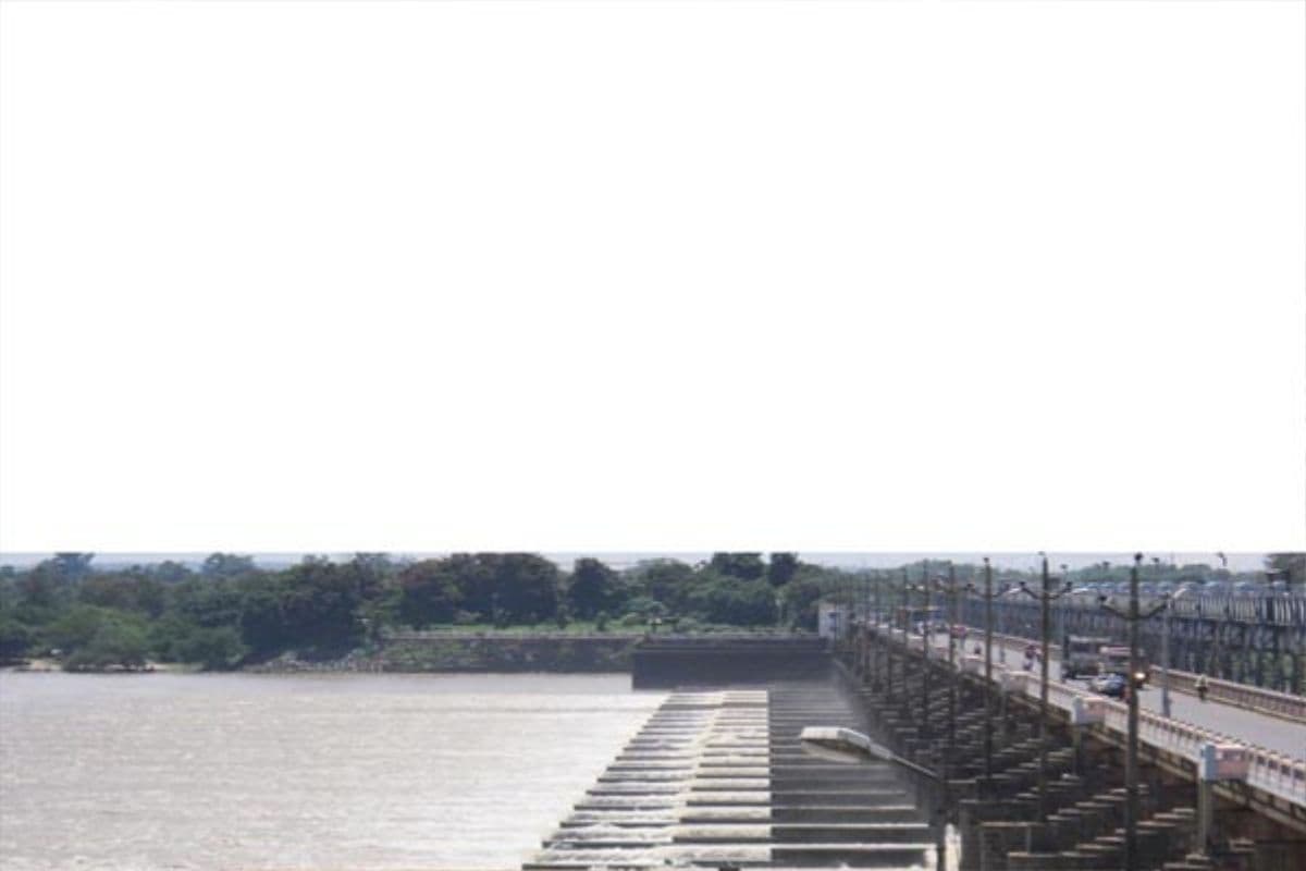 दुर्गापुर बैराज से छोड़ा गया 96 हजार घन फुट पानी, सात जिलों में बाढ़ का खतरा, फसलों के नुकसान होने की आशंका