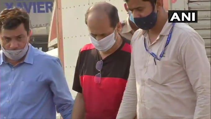 मुंबई पुलिस के सस्पेंड अधिकारी सचिन वाजे बर्खास्त, एंटेलिया मामले में अभी सलाखों के पीछ हैं, ये है पूरा मामला